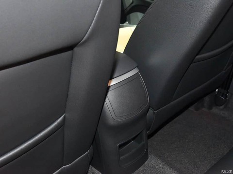Roewe e550 — China plug-in hybrid EV for export — photo 14