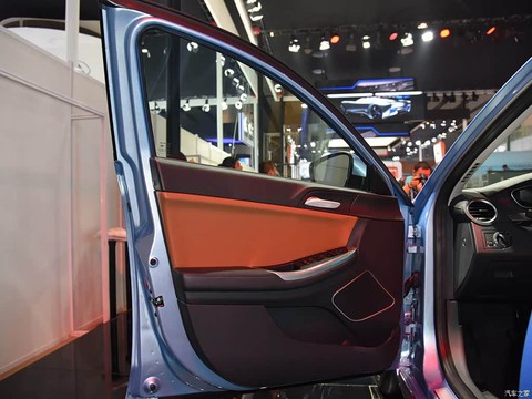 Roewe e550 — China plug-in hybrid EV for export — photo 7