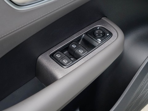 Roewe E6 — China electric EV for export — photo 14