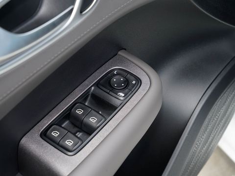 Roewe Rong WeiE6 — China electric EV for export — photo 15