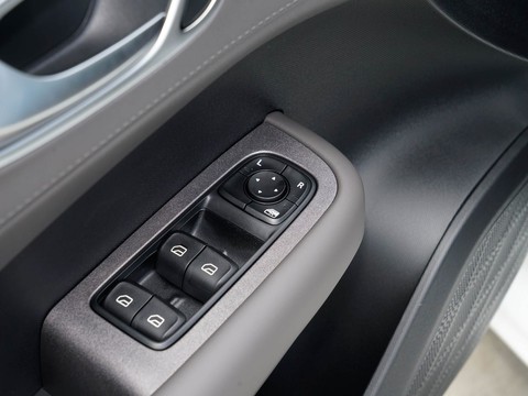Roewe E6 — China electric EV for export — photo 15