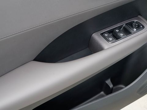 Roewe Rong WeiE6 — China electric EV for export — photo 16