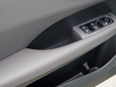 Roewe E6 — China electric EV for export — photo 16