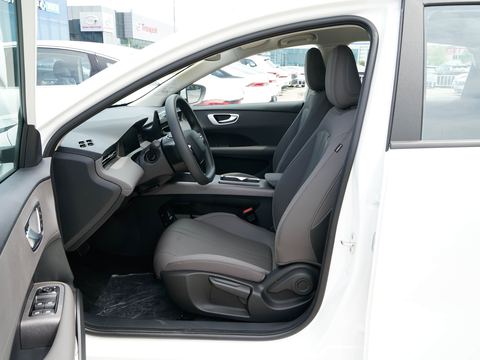 Roewe Rong WeiE6 — China electric EV for export — photo 9