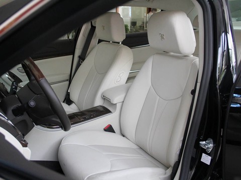 Roewe e950 — China plug-in hybrid EV for export — photo 10