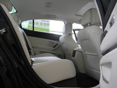 Roewe e950 — China plug-in hybrid EV for export — photo 11
