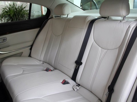 Roewe e950 — China plug-in hybrid EV for export — photo 12