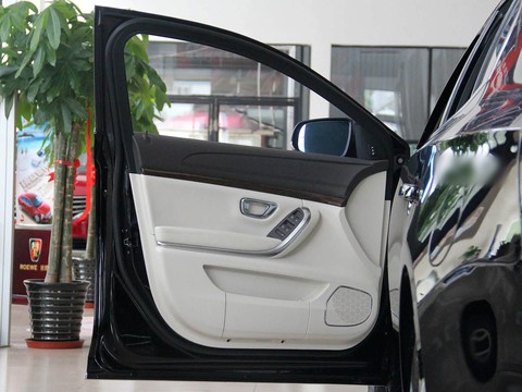 Roewe e950 — China plug-in hybrid EV for export — photo 13