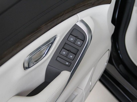 Roewe e950 — China plug-in hybrid EV for export — photo 14