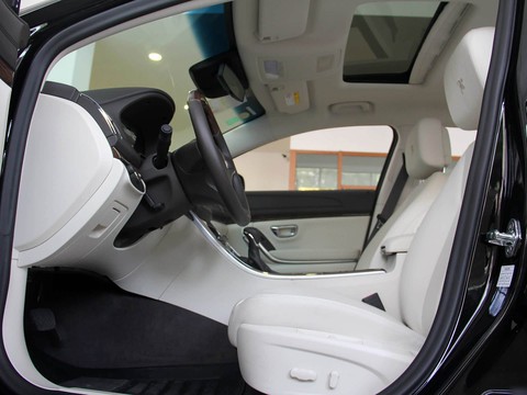 Roewe e950 — China plug-in hybrid EV for export — photo 9