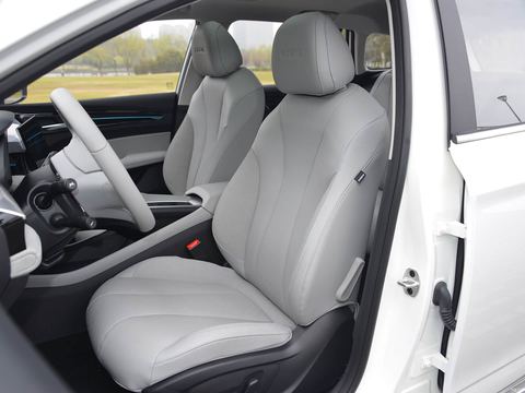 Roewe Rong WeiEi5 — China electric EV for export — photo 10