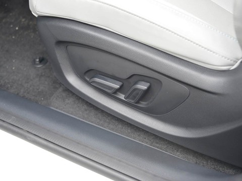 Roewe Ei5 — China electric EV for export — photo 11