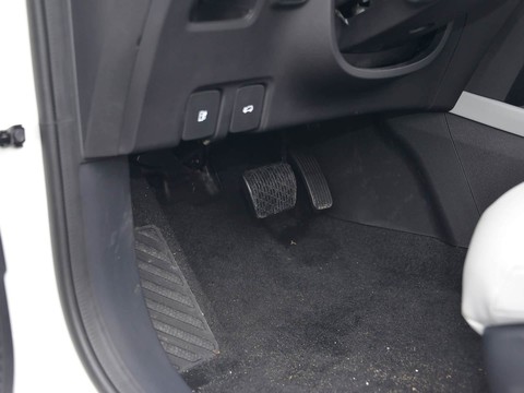 Roewe Ei5 — China electric EV for export — photo 12