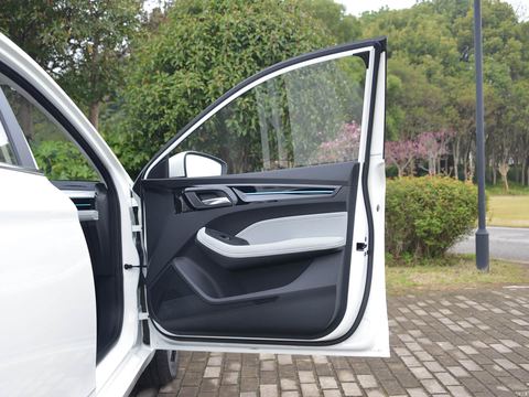Roewe Rong WeiEi5 — China electric EV for export — photo 13