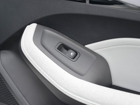 Roewe Ei5 — China electric EV for export — photo 15