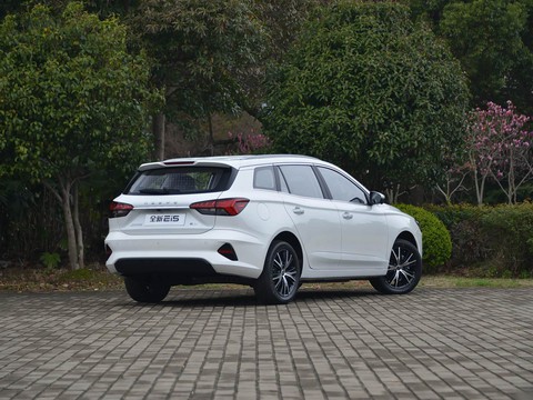 Roewe Ei5 — China electric EV for export — photo 5