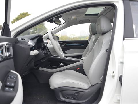 Roewe Rong WeiEi5 — China electric EV for export — photo 9