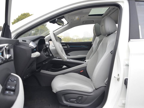 Roewe Ei5 — China electric EV for export — photo 9