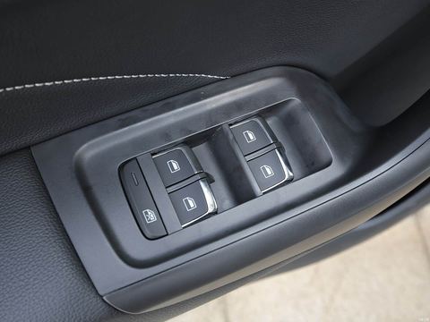 Roewe Rong Weii6 — China electric EV for export — photo 12