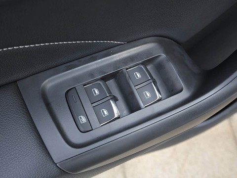 Roewe ei6 — China plug-in hybrid EV for export — photo 12