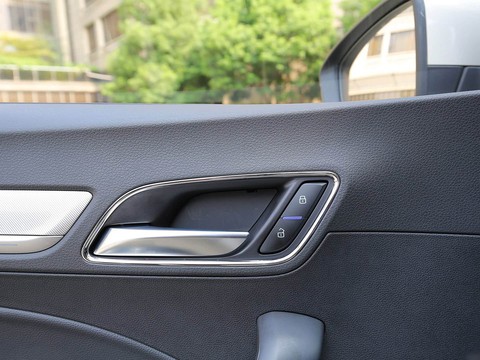 Roewe ei6 — China plug-in hybrid EV for export — photo 13