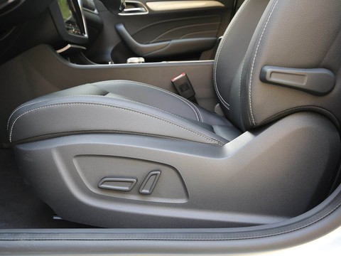 Roewe ei6 — China plug-in hybrid EV for export — photo 14