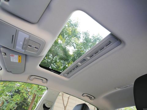Roewe Rong Weii6 — China electric EV for export — photo 15