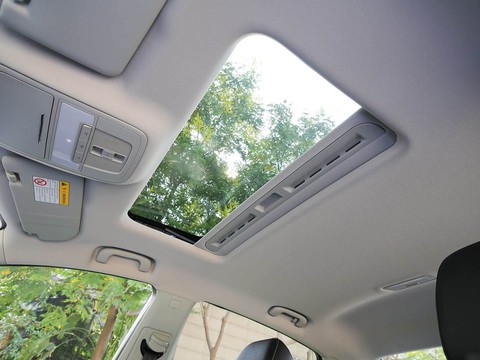 Roewe ei6 — China plug-in hybrid EV for export — photo 15