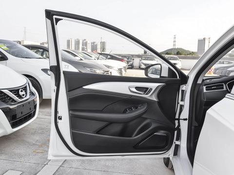 Roewe Rong Weii6 MAX — China electric EV for export — photo 12