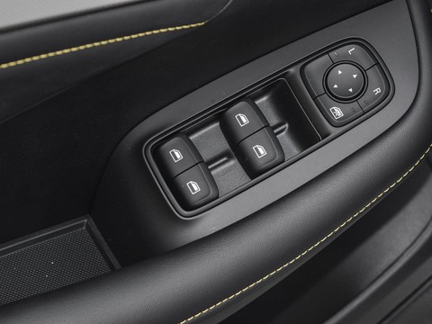 Roewe i6 MAX — China plug-in hybrid EV for export — photo 15