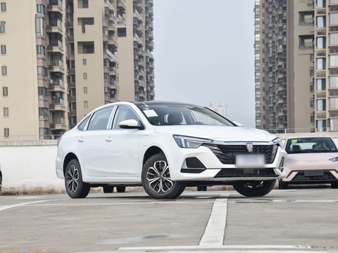 Roewe i6 MAX — China plug-in hybrid EV for export — photo 3
