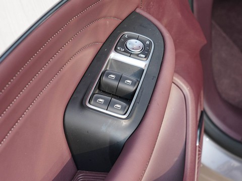 Roewe iMAX8 EV — China electric EV for export — photo 14