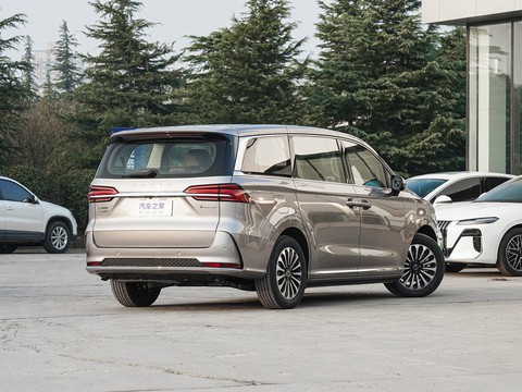 Roewe iMAX8 EV — China electric EV for export — photo 7