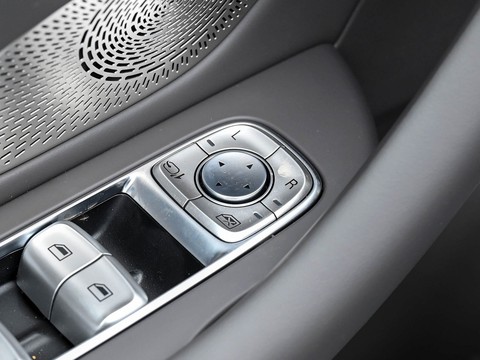Roewe M7 DMH — China plug-in hybrid EV for export — photo 14