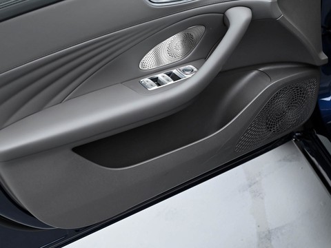 Roewe M7 DMH — China plug-in hybrid EV for export — photo 15