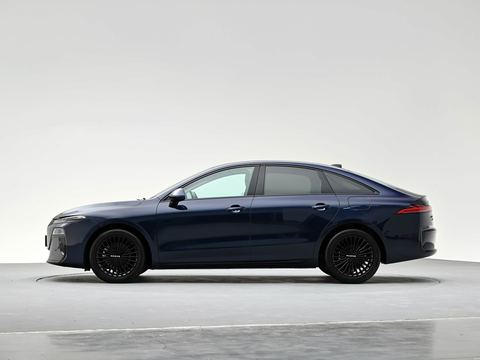 Roewe Rong WeiM7 DMH — China electric EV for export — photo 4