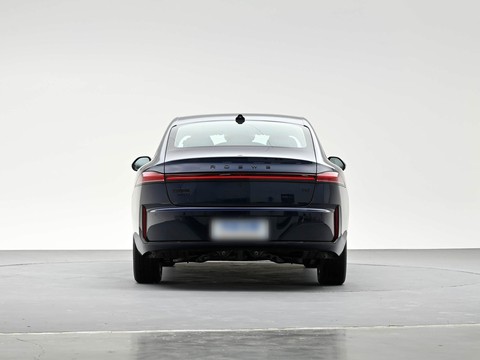 Roewe M7 DMH — China plug-in hybrid EV for export — photo 6