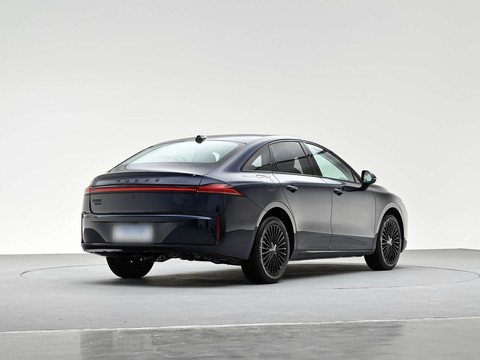Roewe M7 DMH — China plug-in hybrid EV for export — photo 7