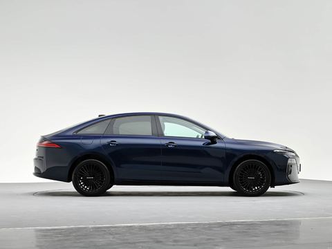 Roewe Rong WeiM7 DMH — China electric EV for export — photo 8