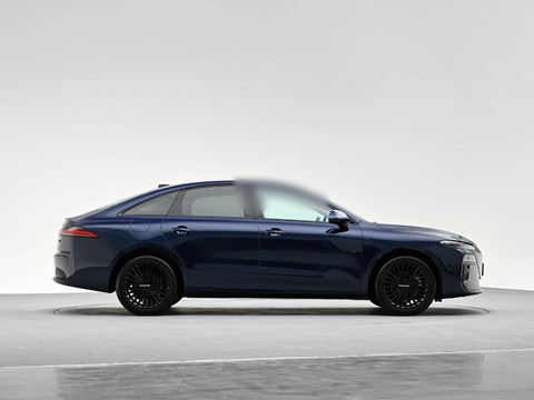 Roewe M7 DMH — China plug-in hybrid EV for export — photo 8