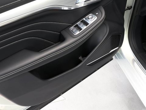 Roewe Rong WeiMARVEL X — China electric EV for export — photo 15
