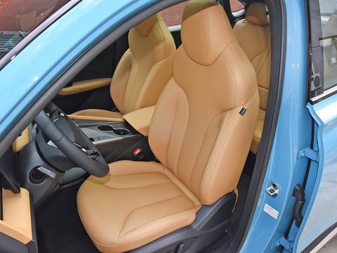 Roewe eRX5 — China plug-in hybrid EV for export — photo 10