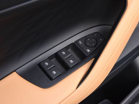 Roewe Rong WeiRX5 — China electric EV for export — photo 13