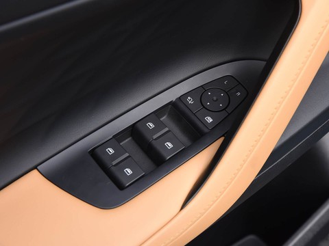 Roewe eRX5 — China plug-in hybrid EV for export — photo 13