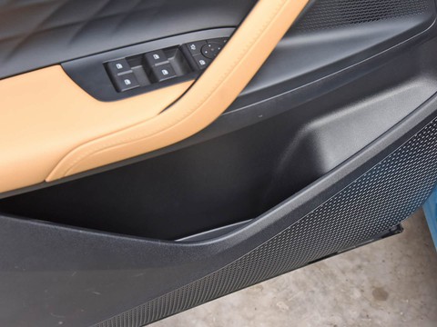 Roewe eRX5 — China plug-in hybrid EV for export — photo 14