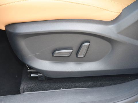 Roewe Rong WeiRX5 — China electric EV for export — photo 15
