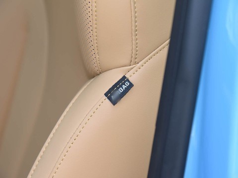 Roewe eRX5 — China plug-in hybrid EV for export — photo 16