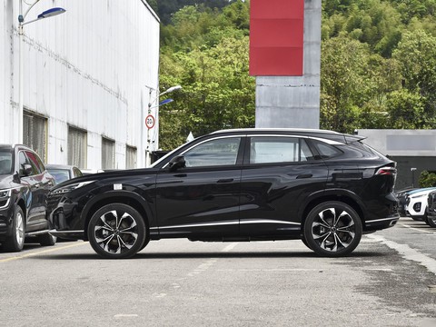 Roewe eRX5 — China plug-in hybrid EV for export — photo 4