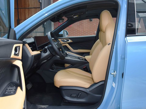 Roewe eRX5 — China plug-in hybrid EV for export — photo 9