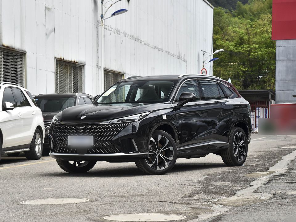 Roewe eRX5 — China plug-in hybrid EV for export